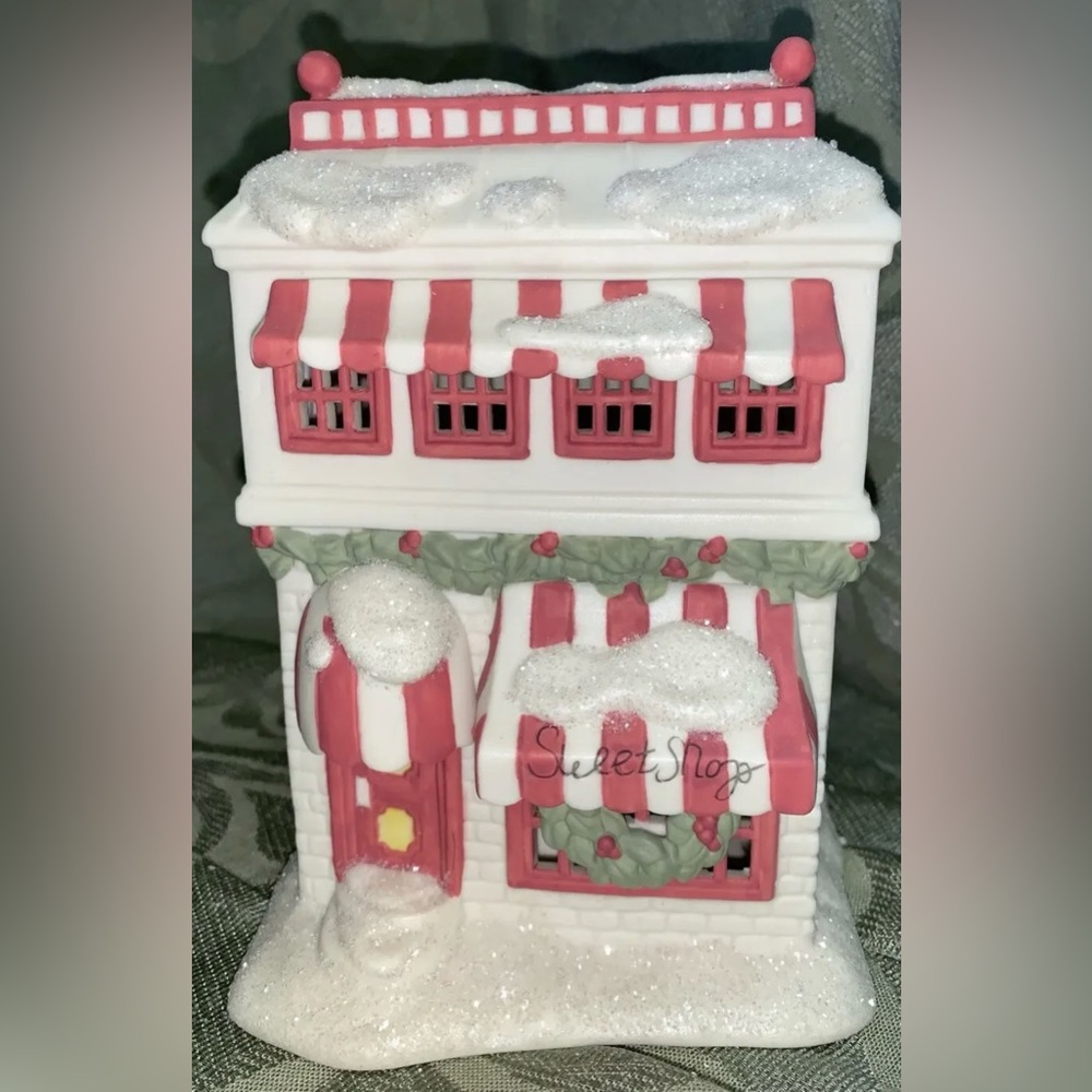Simple Traditions Holly Lane Sweet Shop Snow Village Lighted House Department 56
